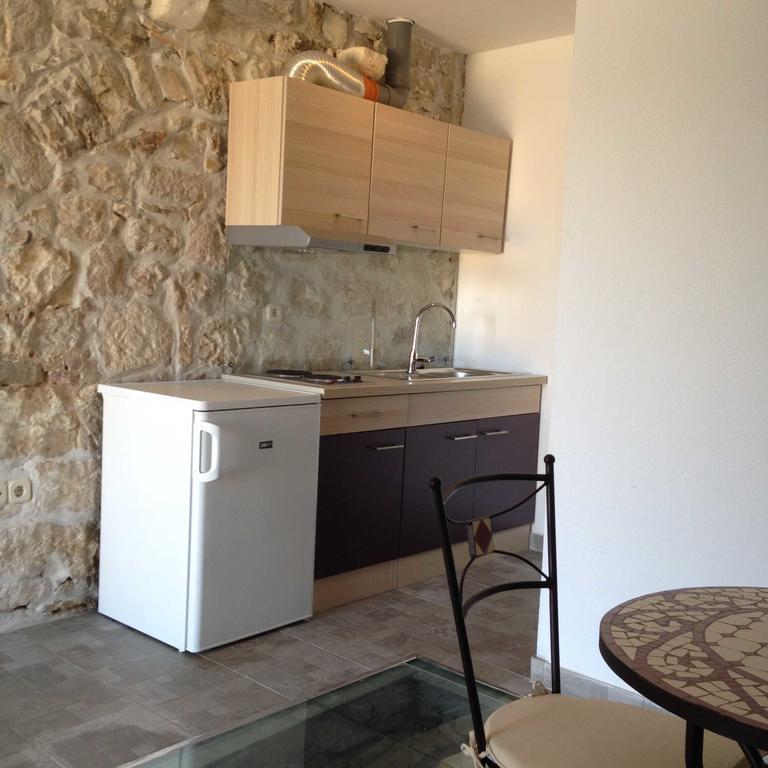 Apartments Acalinovic Vis Bilik gambar