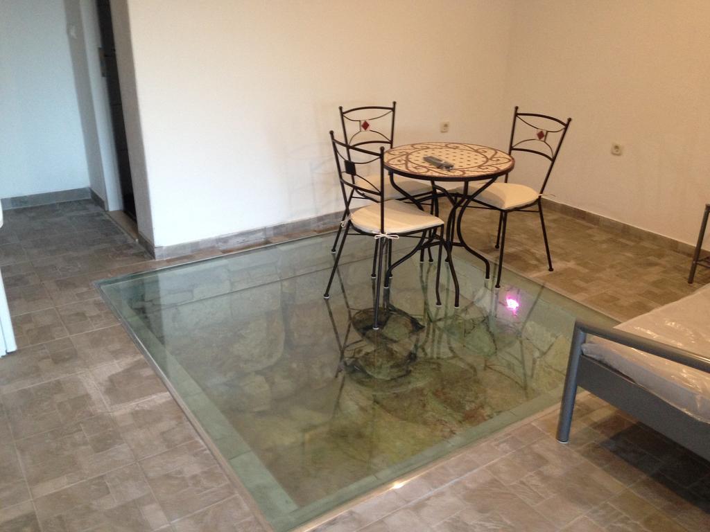 Apartments Acalinovic Vis Bilik gambar