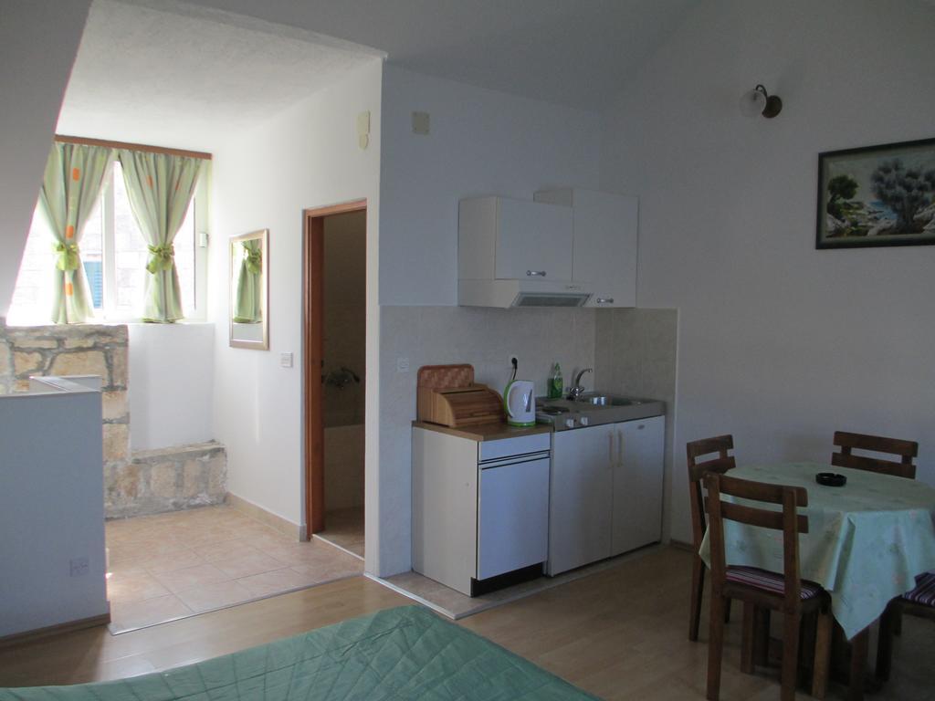 Apartments Acalinovic Vis Bilik gambar