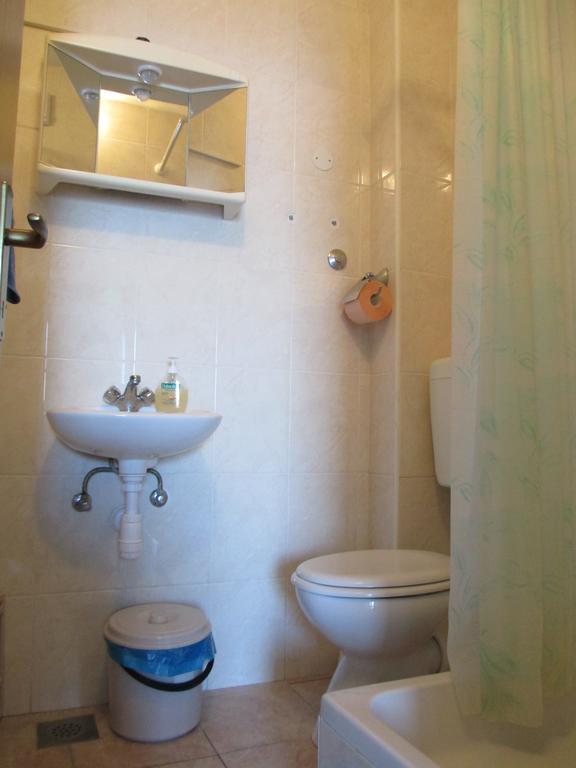 Apartments Acalinovic Vis Bilik gambar