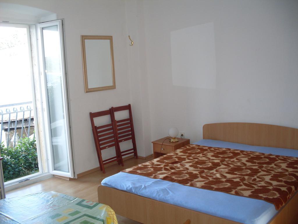 Apartments Acalinovic Vis Bilik gambar
